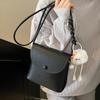 Popular wholesale fashion niche simple style exquisite portable bucket bag casual versatile women commuter messenger bag