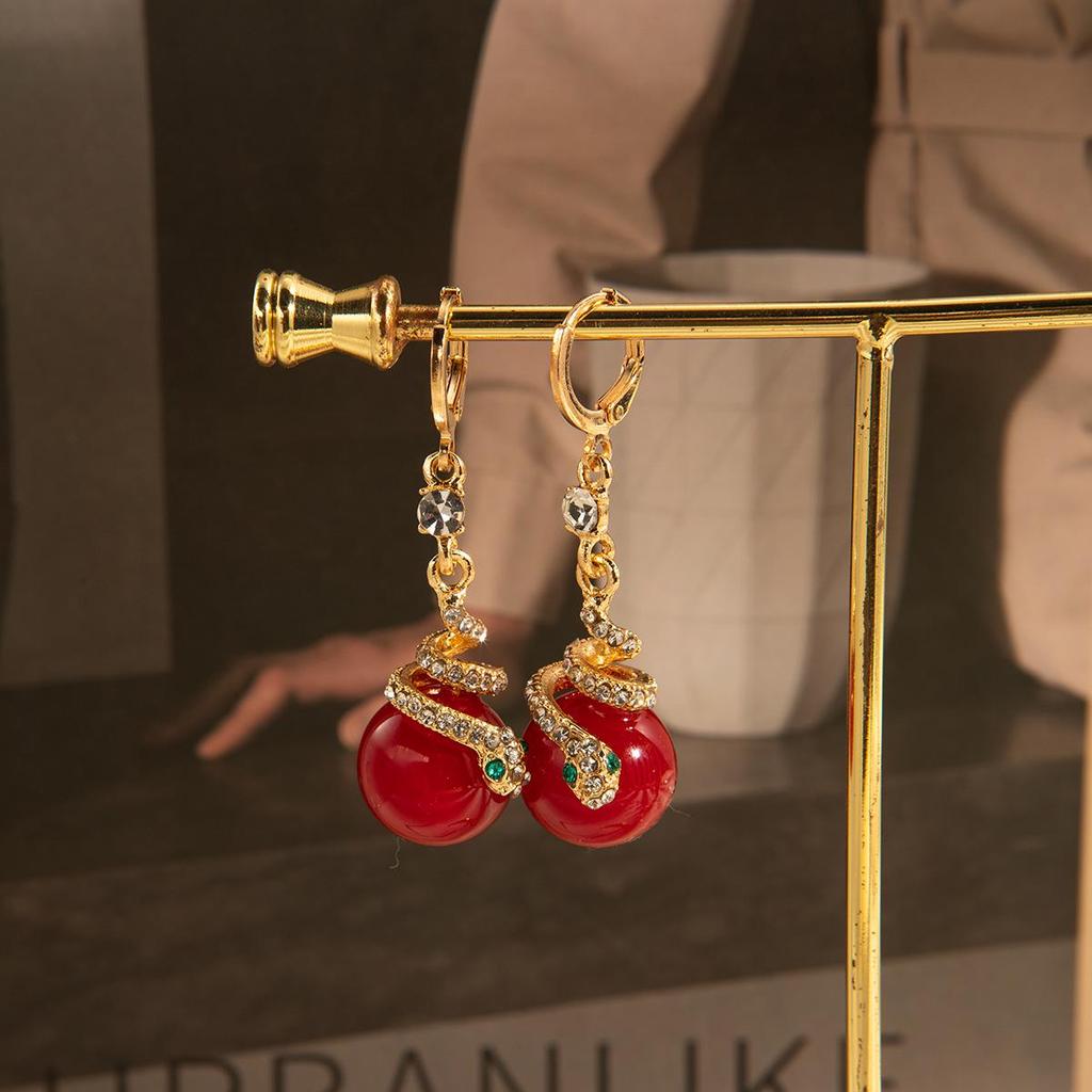 Silver Needle Red Heart Pearl Drip Stud Earrings: French Retro Vintage Ear Cuffs for Autumn and Winter.