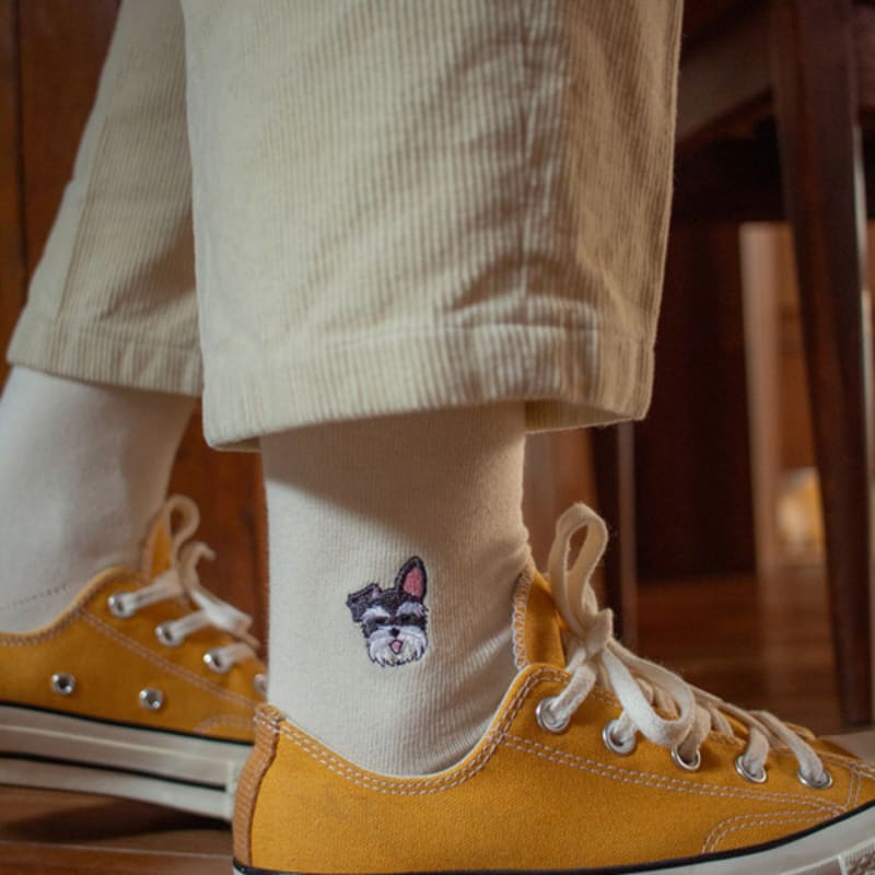 SNOOZY Schnauzer Puppy Face Embroidered Socks (Ivory)