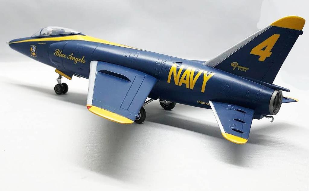 Atlantis Model scale US Navy Tiger Blue Angels plastic model kit ATLAMCH169 1/54 F11-F