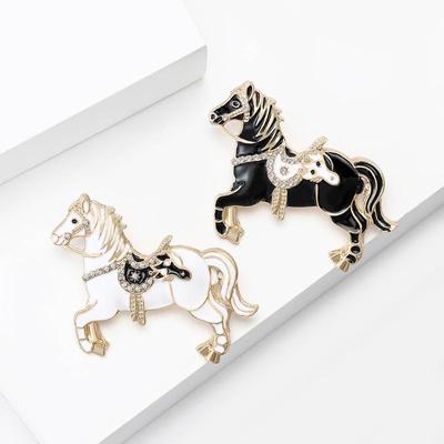 4Color Alloy Running Horse Brooch Pins Fashion Exquisite Zodiac Horse Badge Women Kid's Clothes Backpack Brooches New Year Gift