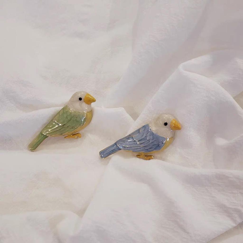 High-End Retro Enamel Bird Brooch for Men and Women