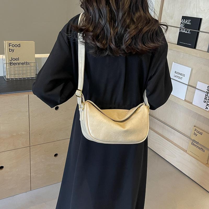 Textured casual bag large capacity fashionable versatile single shoulder messenger bag dumpling bag
