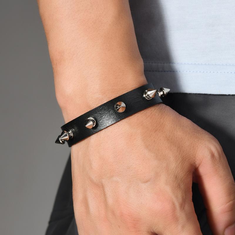 Gothic Vintage PU-Lederarmband für Männer und Frauen Punk Nieten Nieten Kreuzarmband Schmuck Zubehör