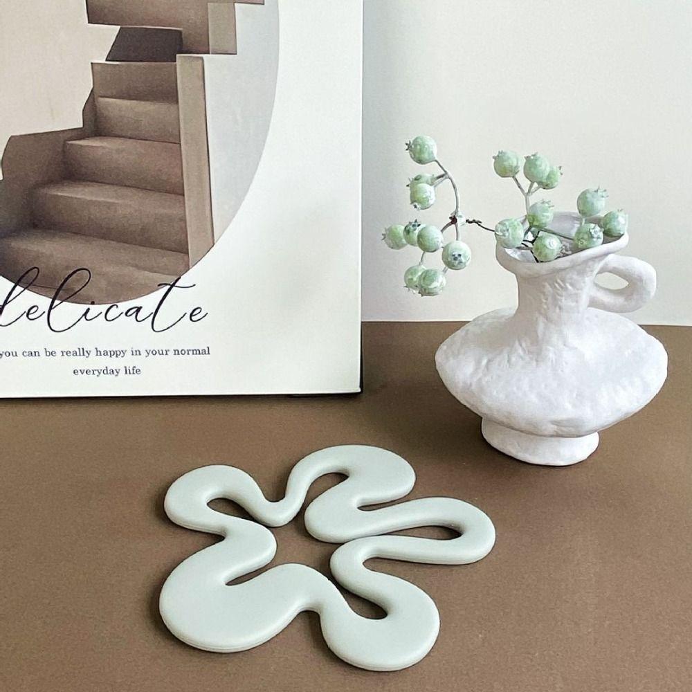 2Pcs Durable Flower-shaped Silicone Coaster Multipurpose Heat Resistant Coaster  Thanksgiving