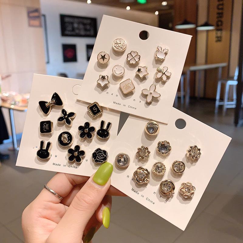 Pearl Smiley Face Brooch Pin - Cute Anti-Exposure Women's Collar Accessory