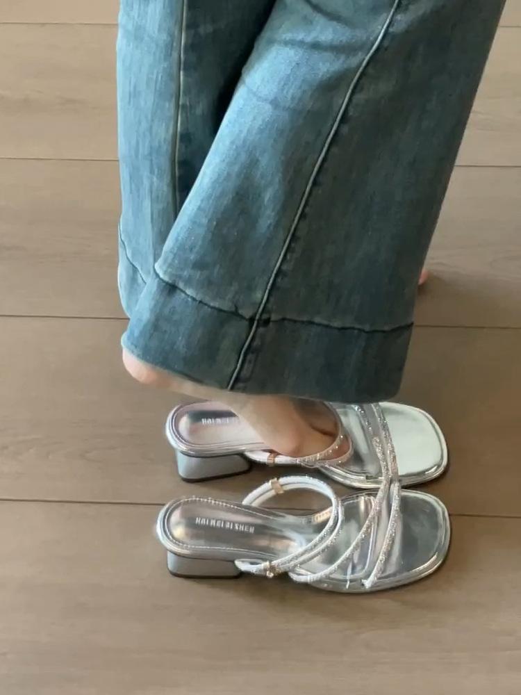 

Rhinestone beautiful silver slippers women s 2025 summer new slope heel slippers two wear one word sandals 40 серебряный