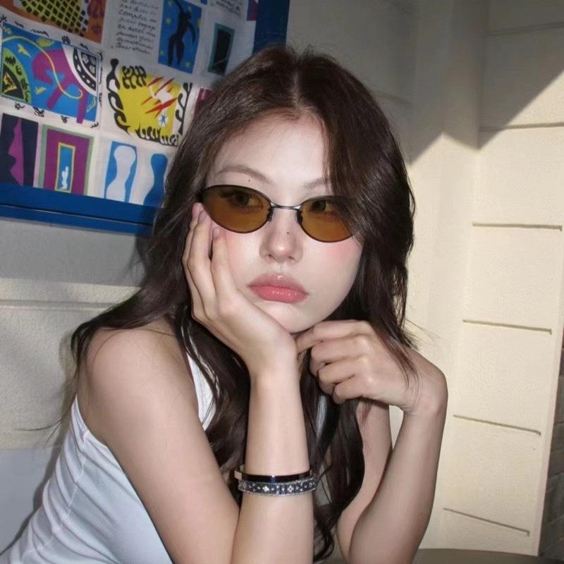 1PC Retro Small Oval Frame Sunglasses Women Vintage Cat Eye Metal Color Sun Glasses Men Fashion Eyewear