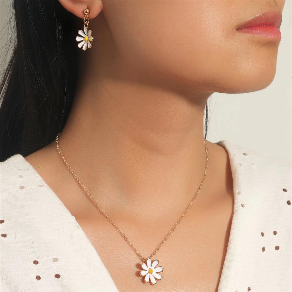 Accessories, Fashionable Small Fresh and Sweet Flower Necklace, Fashionable Small Daisy Earring Set