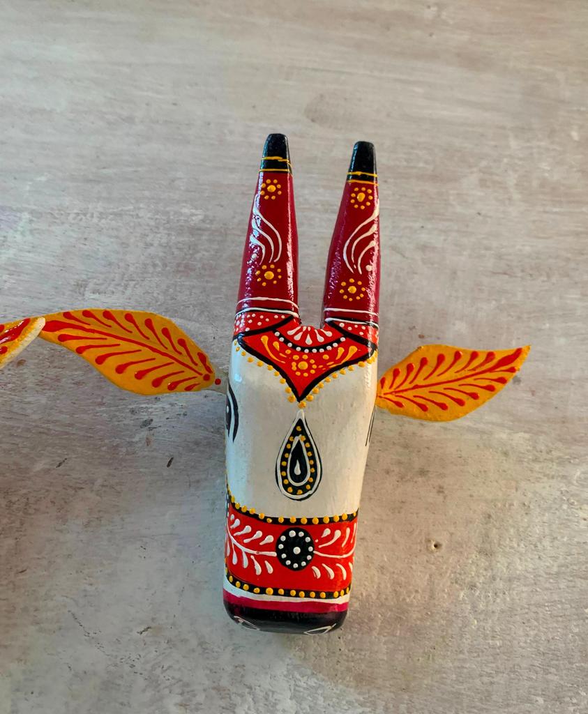Hand-Painted Wooden Cow Wall Hanging Pair: Vintage Indian Folk Art