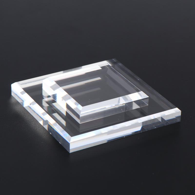 Transparente quadratische Kristallglasbasis Klarer Ausstellungsständer für Schmuck Handwerk Ornamente Heim-Schreibtischdekoration