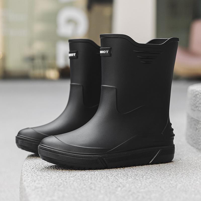 

Water shoes new rain shoes fashionable medium tube men s thickened bottom anti-skid rain boots adult fishing rubber shoes 45 чорний