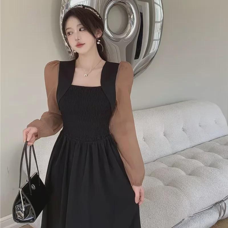 Rochie de damă cu guler pătrat, în stil francez, cu mânecă lungă și croială decupată - model slăbit și care reduce vârsta, lungime medie, noutate pentru primăvara 2024.