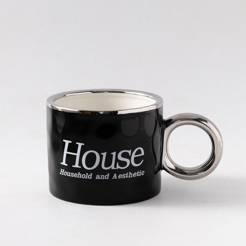 

Легкая роскошь Высокое качество и Красивая офисная кофейная чашка для мужчин и женщин Высококлассная керамическая кружка с крышкой и ложкой Бытовая чашка для воды для питья 301-400ml