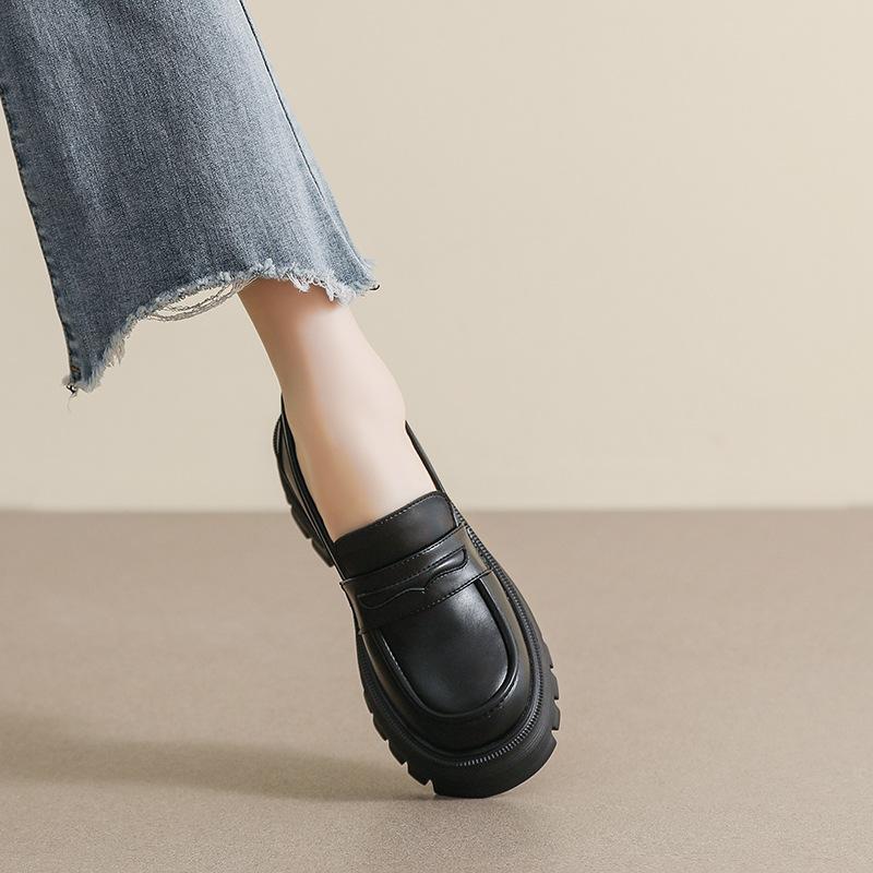 Kleine schwarze Lederschuhe Damen Plateau Eins-Pedal Retro Arbeitsschuhe