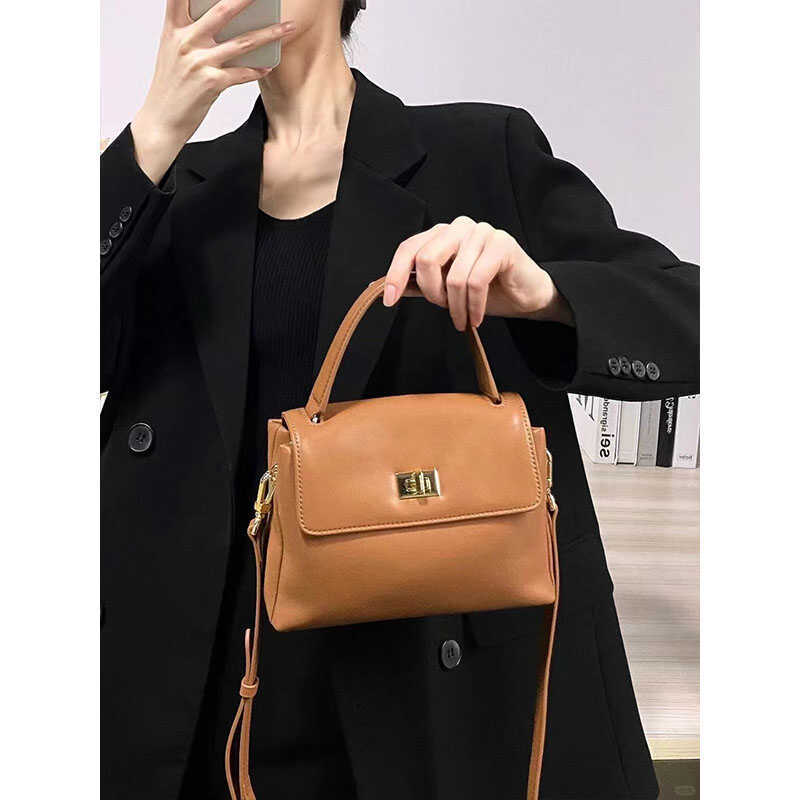 

Niche 2024 универсальная модная новая портативная сумка-мессенджер в стиле ретро, сумка через плечо для почтальона, женская сумка светло-коричневого