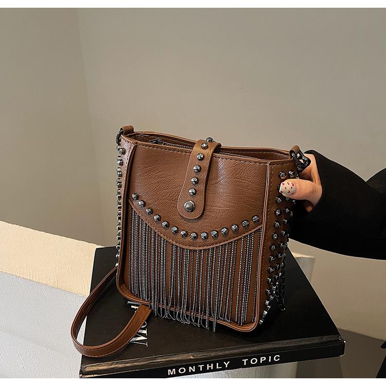 Fashion Pioneer! New Bucket Bag, European and American Locomotive Wind Is Coming