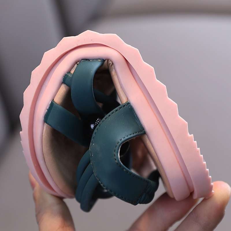 Girls Sandals 2025 Summer New Fashion Soft Sole Little Princess Shoes Small Ball Baby Shoes Medium and Large Children's Beach Shoes
