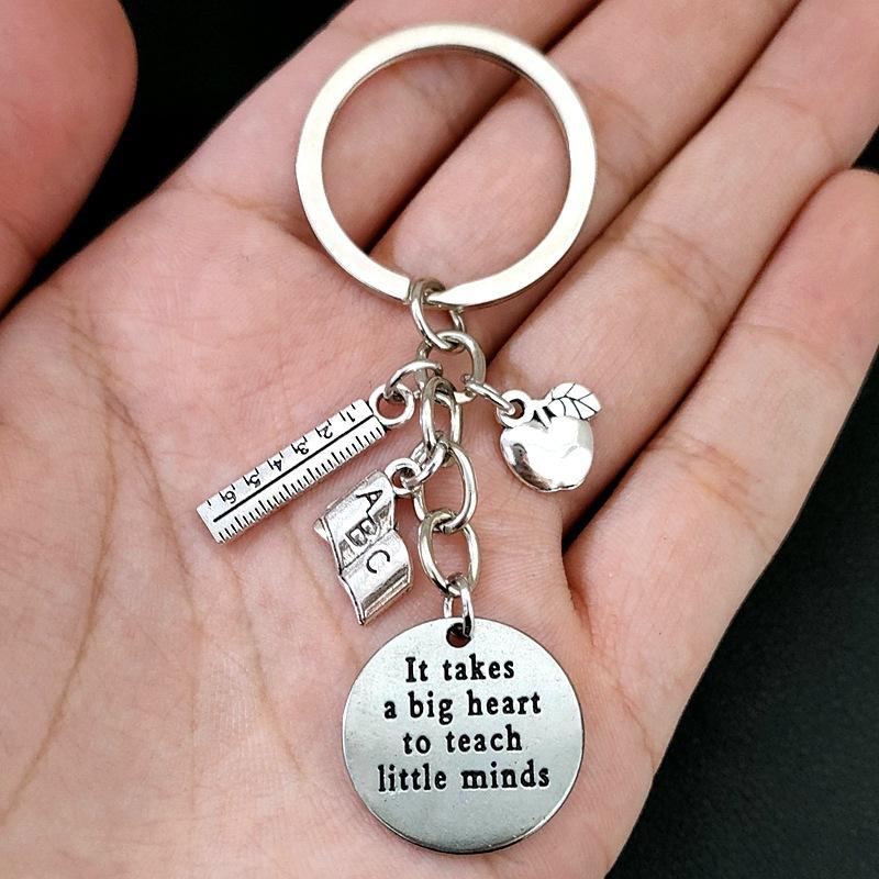 Nyckelring Lärare Det Krävs Ett Stort Hjärta För Att Lära Små Hjärnor Nyckelring Skolväska Hänge Dekoration Gåva