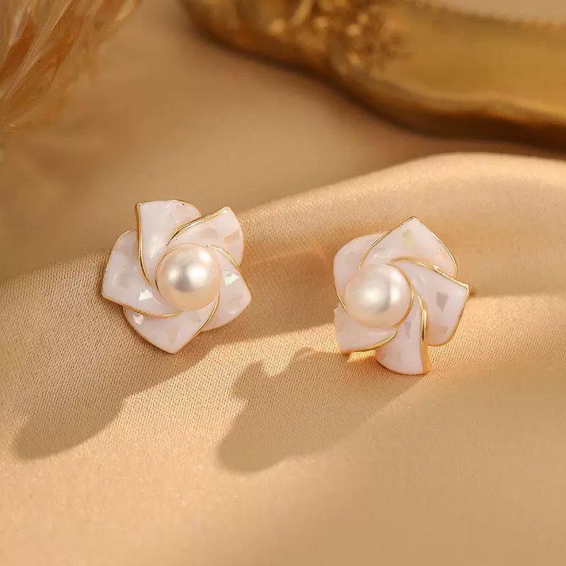 French Retro Camellia Pearl Stud Earrings - Elegant, High-Class, Exquisite Light Luxury Flower Accessories