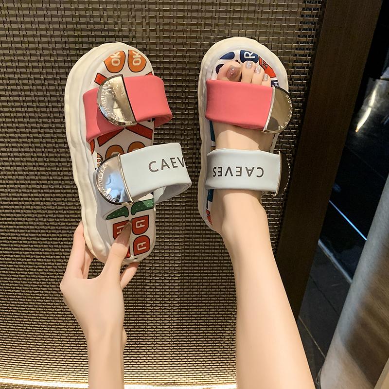 Fashion Platform sandals and slippers for women to wear in summer 2025 new Internet celebrity cute graffiti beach sandals flip-flops