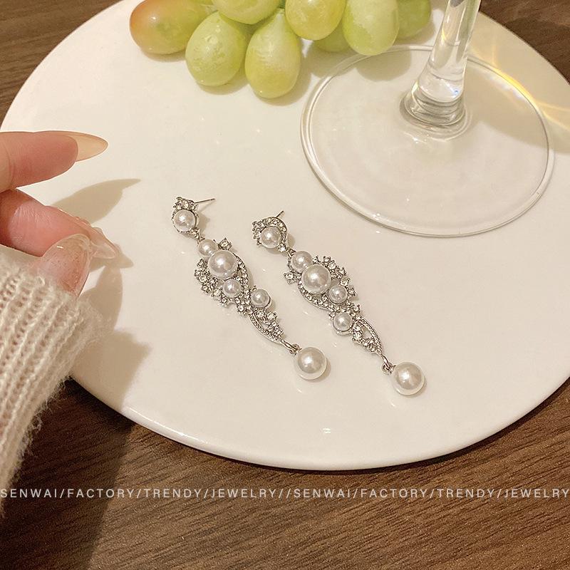 French high-end light luxury pearl earrings women's retro exquisite versatile fringed stud earrings elegant personalized earrings