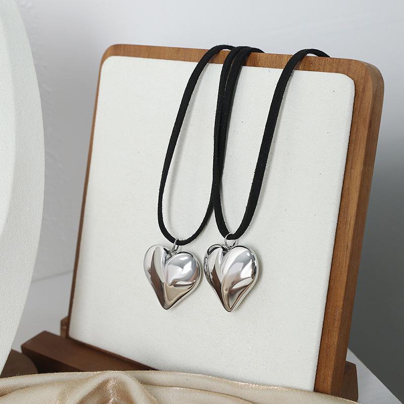 

Korean Minimalist Geometric Heart Pendant Titanium Necklace