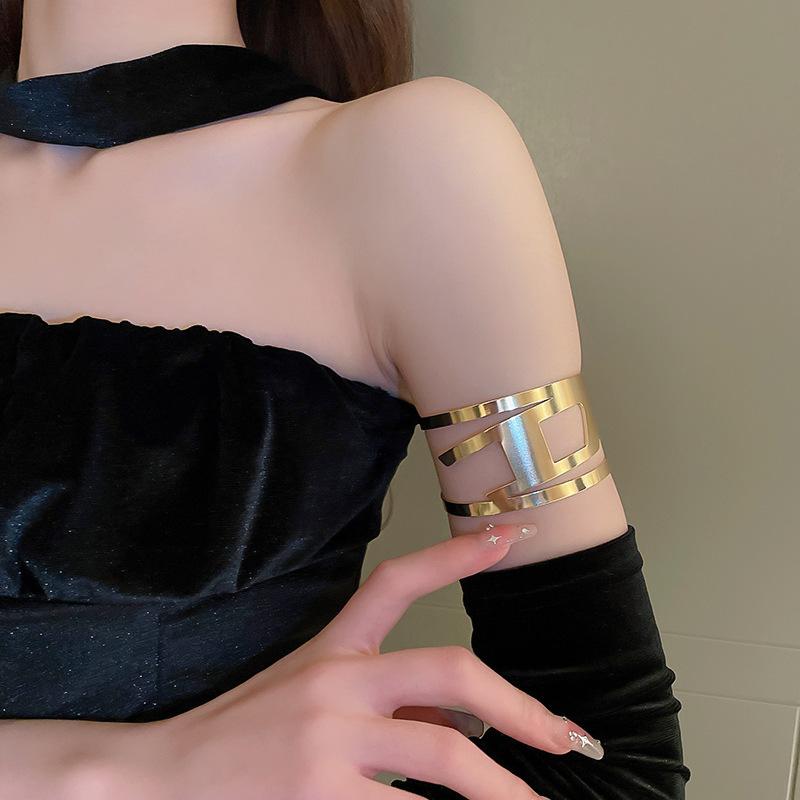 European and American Metal Flower Bracelet Exaggerated Niche High-end Bracelet Arm Ring Design Temperament Jewelry