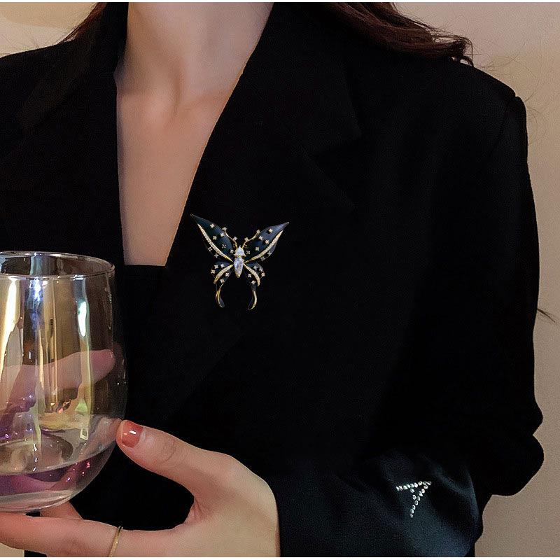 SUYU Vintage Black Butterfly Brooch With Slightly Inlaid Cubic Zirconia Insect Clothing Accessories