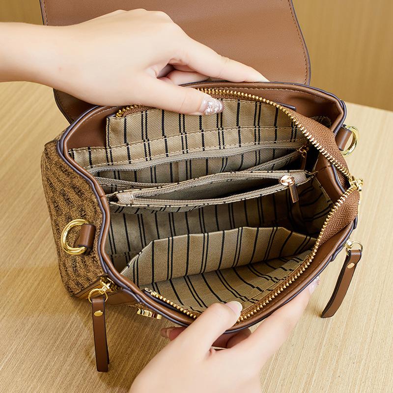 Korean New Light Luxury Textured Bag Fashionable Crossbody Small Square Bag Versatile Women's Leather Pattern One Shoulder Handbag