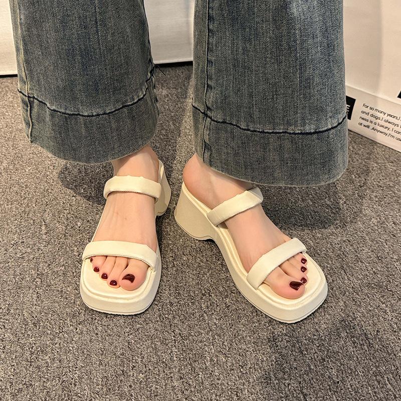 Slippers Women's Summer 2025 New Black Lightweight Thick-soled Thick Heel with Fashionable Outer Wear Heightening Sandals Women