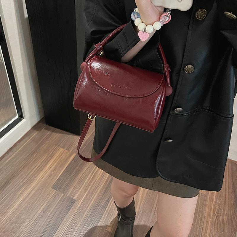 

Зарубежный заказ корейская ретро-мода 2024 года, осень-зима, новая сумка, портативная маленькая квадратная сумка, женская мода, универсальная сумка через плечо