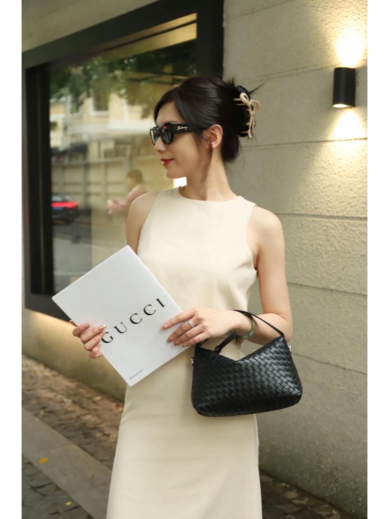 Handmade Lambskin Chain Crossbody Women's Dumpling Handbag