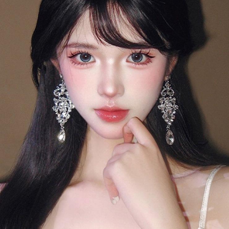 Silver Needle Korean Court-Style Rhinestone Water Drop Earrings: Elegant High-End Fashion Ear Studs