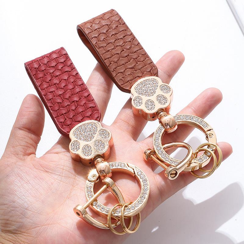 PU Leather Keychain with Cat Paw Design Fashionable Couples Key Ring Accessory Creative Gift Idea for Men Women Car Key Chains