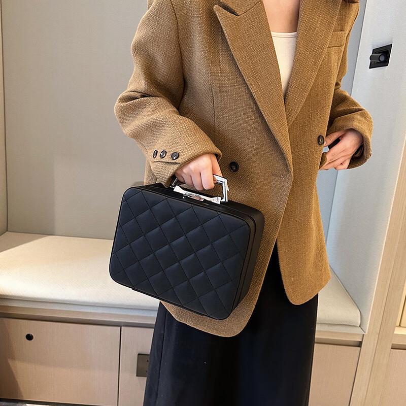 MDNG Quilted Makeup Organizer Bag