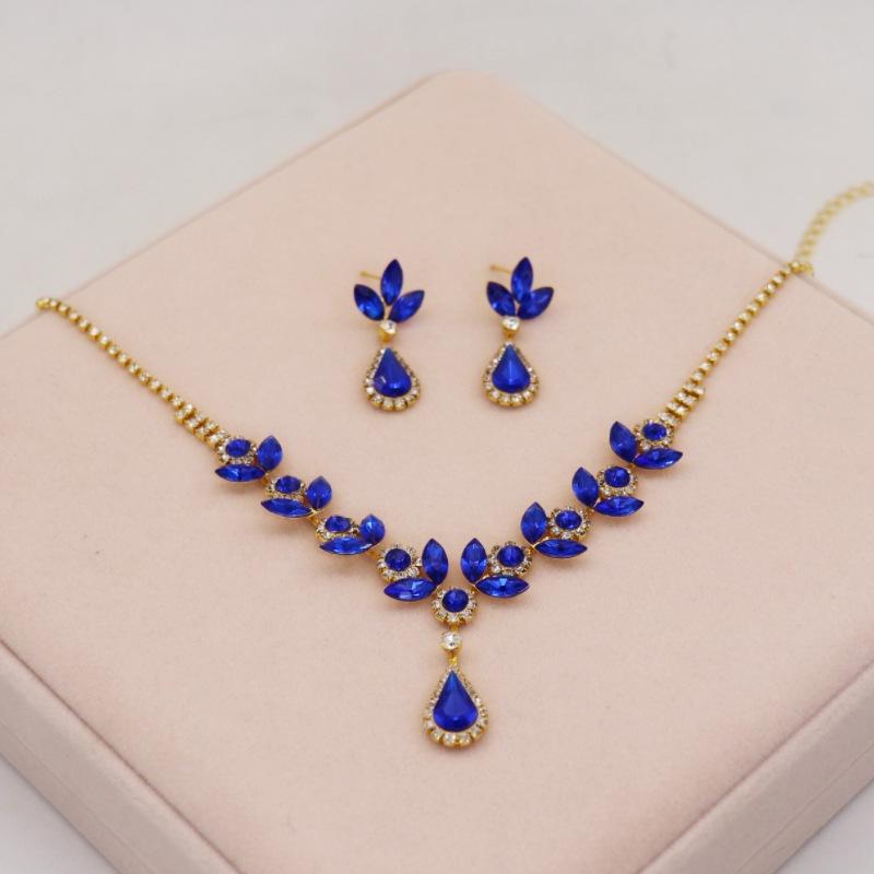 

Набір намиста та сережок зі стразами фіолетового кольору з кристалами: Елегантні вечірні та весільні аксесуари