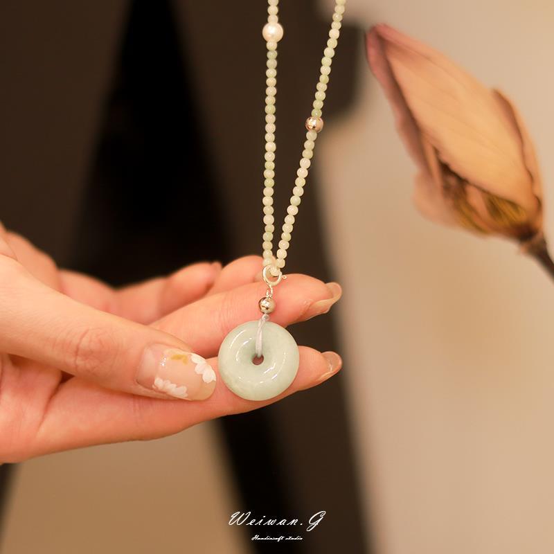 

Emerald Green Jade Detachable Pendant Necklace Peace buckle small fresh pearl bead sweater necklace Jadeite Peace Buckle Neck