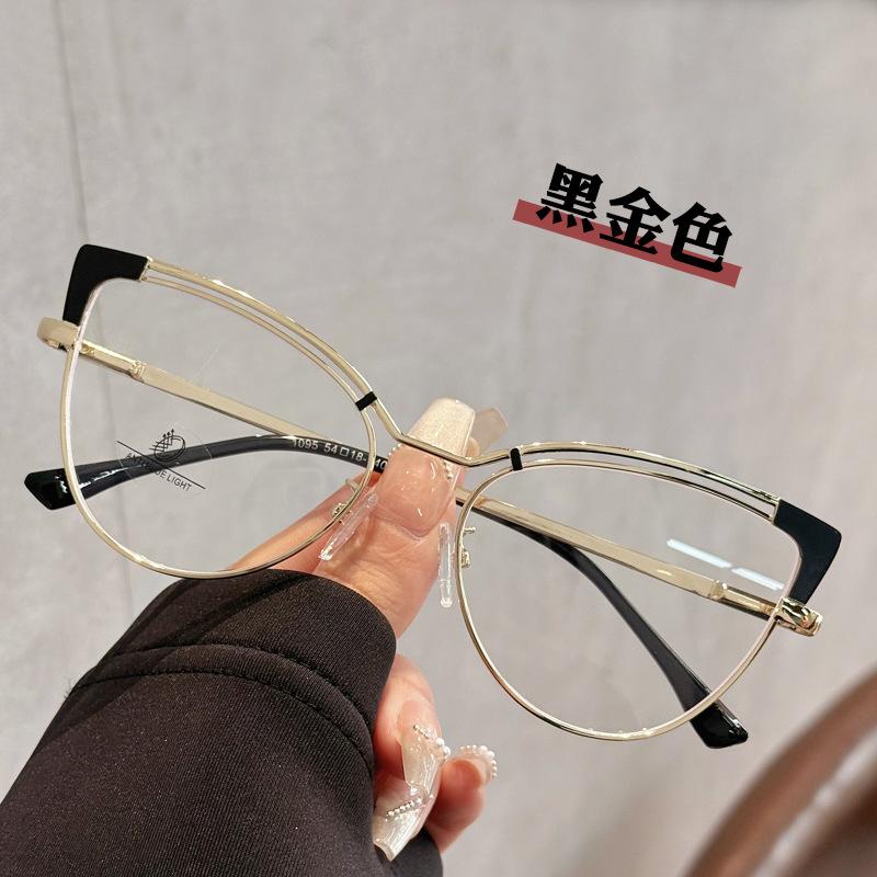

New Style Frames Glasses Women Fashion Trendy Cat Eye Shape Glasses Woman Blue Light Blocking Decorative Glass