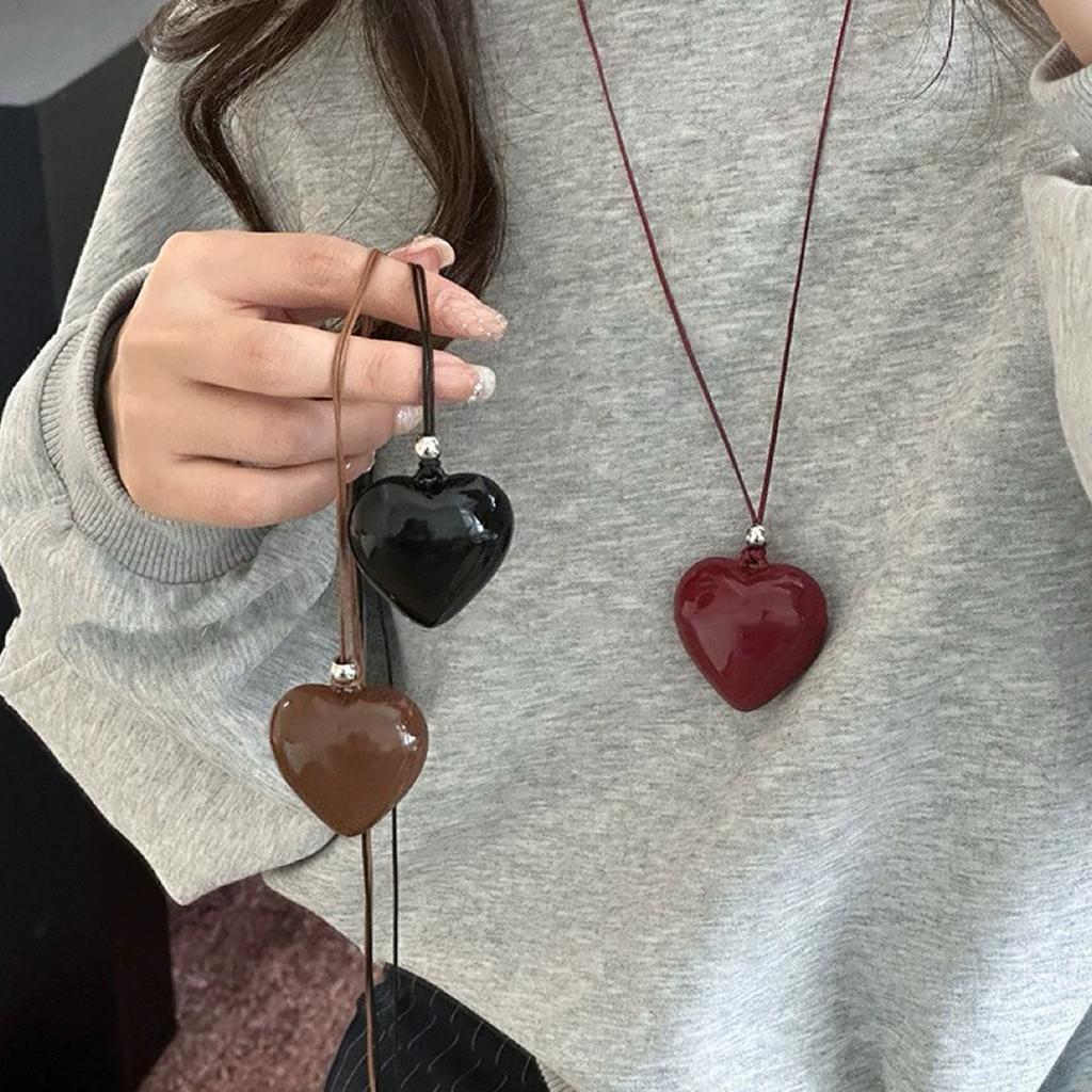 Justerbar Läderrep Halskedja Jubileumssmycken Hjärta Hänge Halsband med Lädersnöre för Modekvinnor