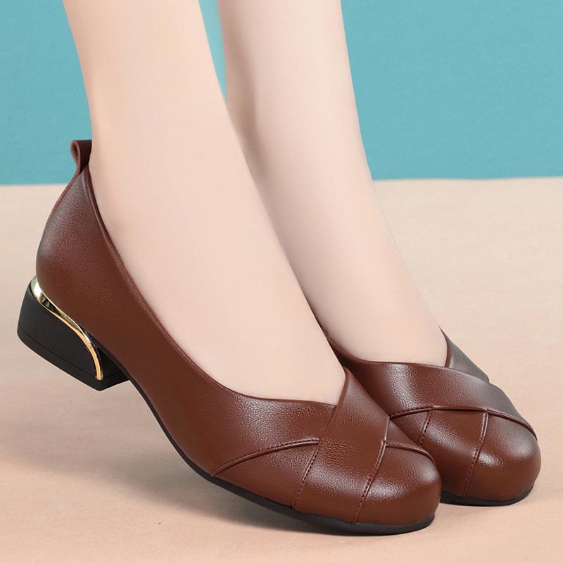 

Модная низкая кожаная обувь женская 2025 костюм женский бежевая на низком каблуке новая на высоком каблуке для улицы летняя удобная обувь 35(Foot 22.5cm)