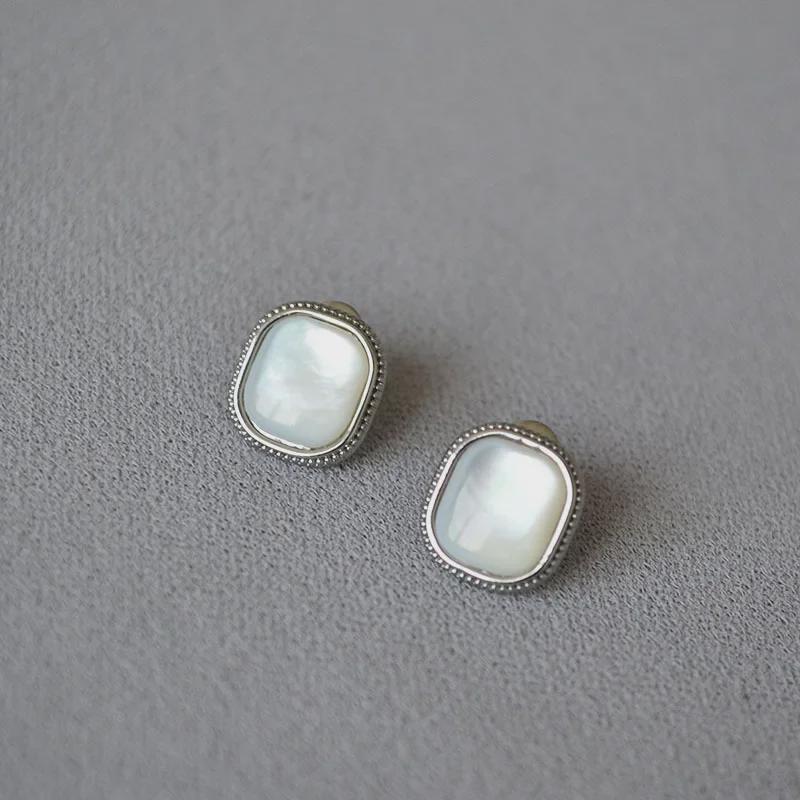 Cercei pătrați retro japonezi cu sidef, placați cu platină, cu ac din argint 925