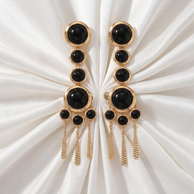 Palace style black resin inlaid with hammer patterned tassel chain earrings, suitable for daily use, parties, and photo shoots