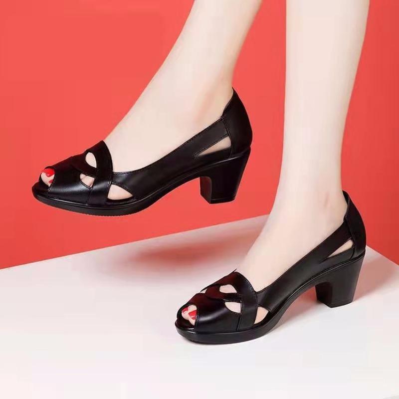 Mellanhöga skor Sandaler med tjock klack och fiskmun Nya damsandaler med mjuk sula och hålmönster Mamma-sandaler