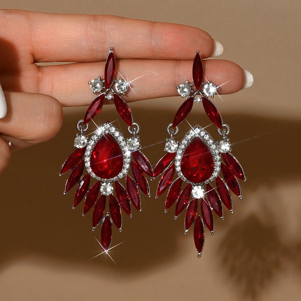 Leichter Luxus Palast Strass Hohl Ohrringe Damen Übertrieben High-End Ohrstecker Nische Design Personalisierte Ohrringe