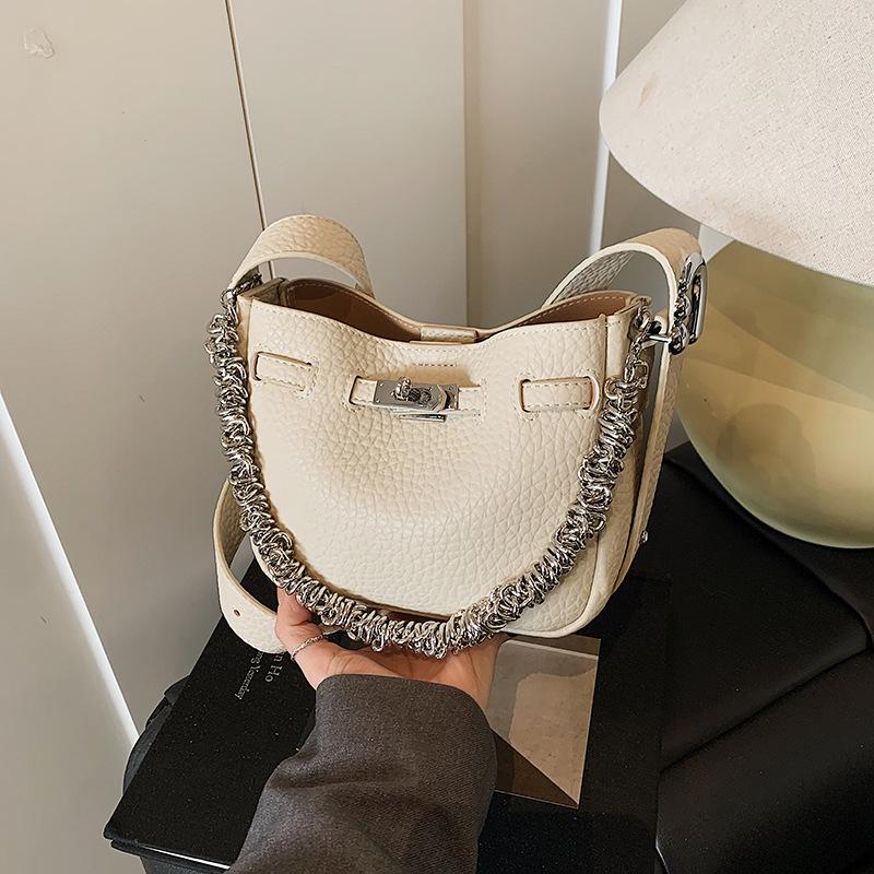 

Exquisite small bag women s 2025 new summer versatile shoulder messenger bag fashion child and mother bucket bag