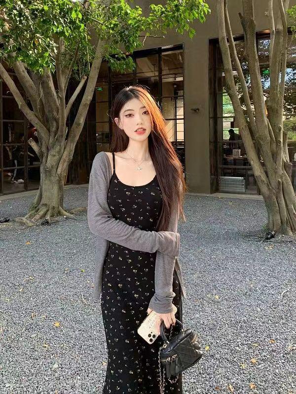 2025 French Style Floral Print Slimming Black Summer Dress with Adjustable Straps