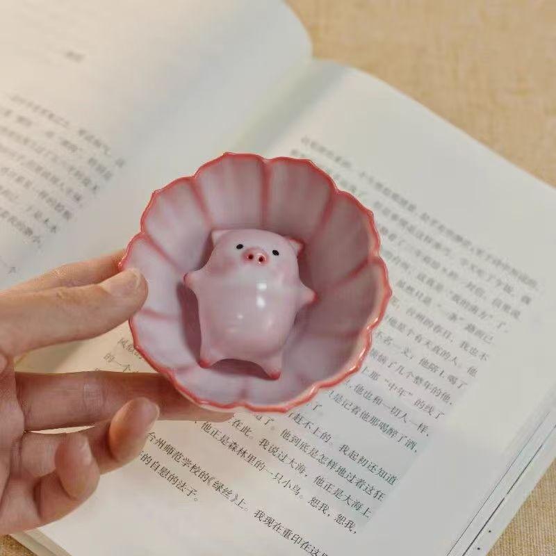 Little Pig Spit Bubbles Under Bottom Funny Teacup Procelain Water Cups Mug Cartoon Ceramic Tea Cup Lying pig blowing bubbles Cup
