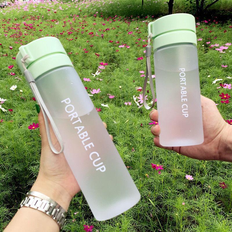 "Durable, High-temperature-resistant Sports Water Cup, Portable and Unisex Design with Large Capacity for Students."