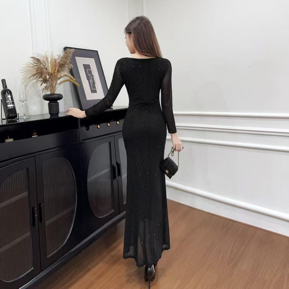 Elegantes V-Ausschnitt-Fischschwanzkleid - Reine Begierde, Hüftbetonte Passform